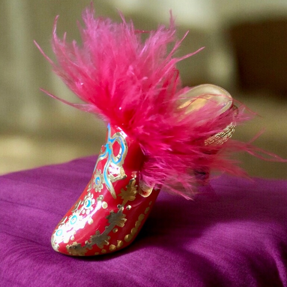 Atelier de Limoges France Peint Main Miniature Trinket Box High Heel Red Feather